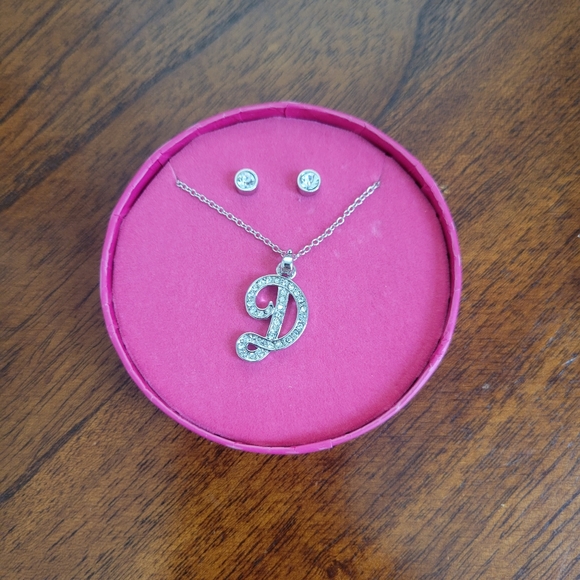 Letter D Necklace with earrings!💕 Silver. - Picture 2 of 6